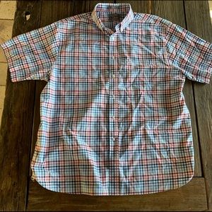 Men’s short sleeved button down collard shirt